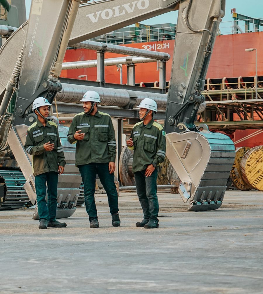 Tim PT Berkah Daya Sejahtera di area terminal