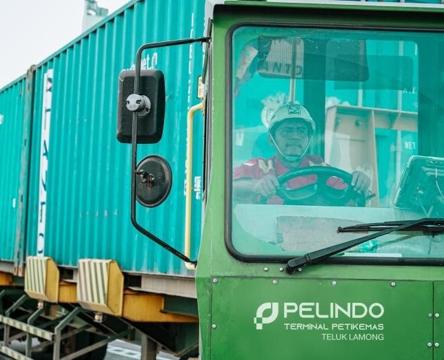 Operator Head Truck